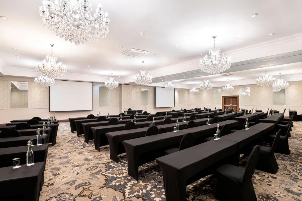 Protea Hotel By Marriott Johannesburg Balalaika Sandton Exterior foto