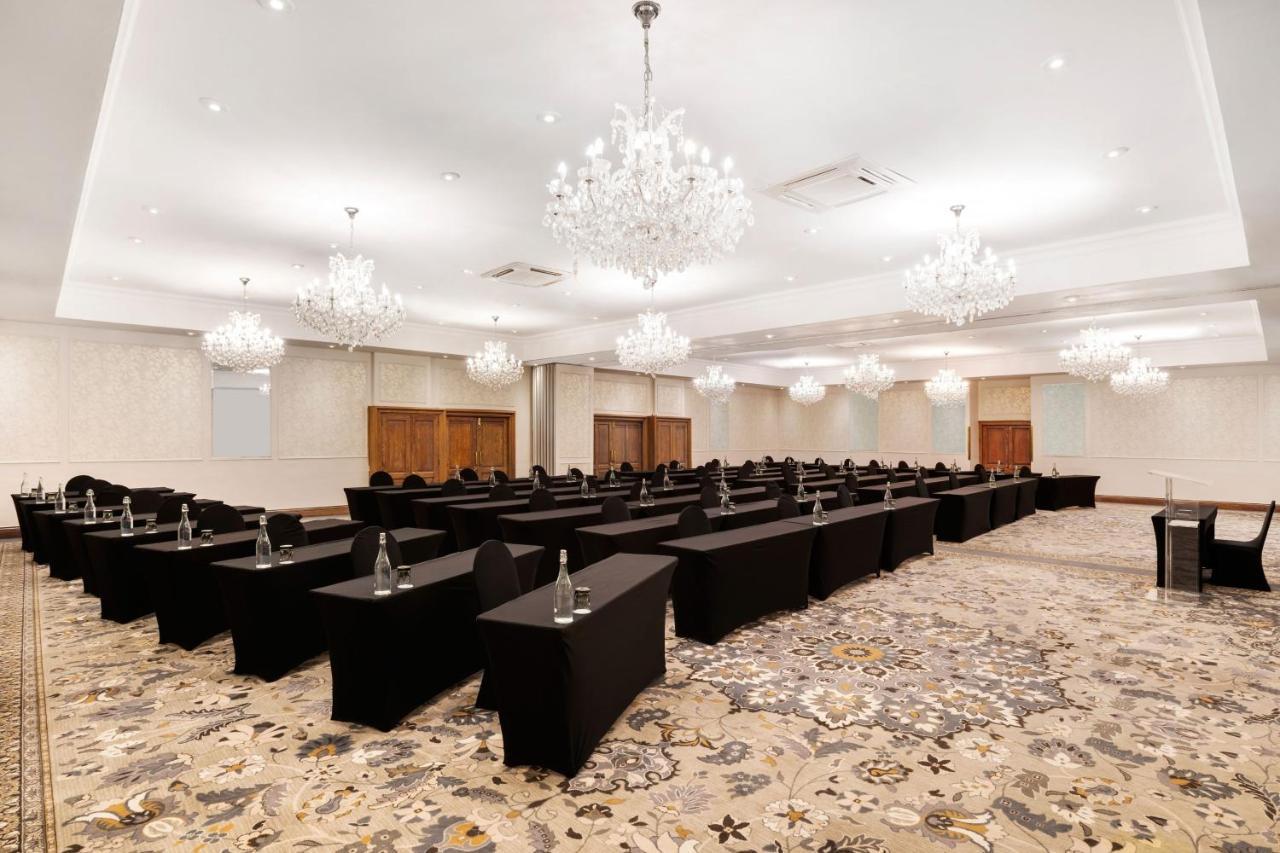 Protea Hotel By Marriott Johannesburg Balalaika Sandton Exterior foto