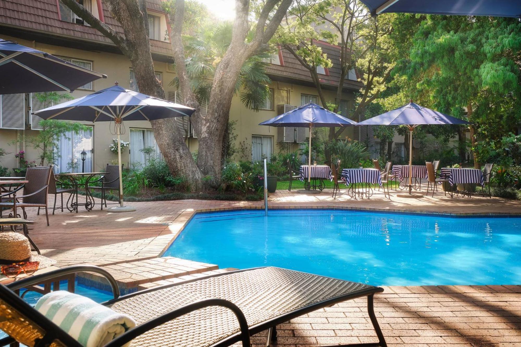 Protea Hotel By Marriott Johannesburg Balalaika Sandton Exterior foto